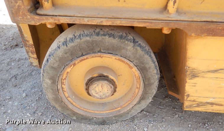 image for item MX9816 Caterpillar M40D  forklift