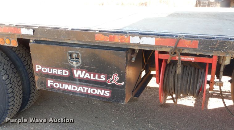 image for item MX9817 2000 Ford F650  Crew Cab flatbed truck