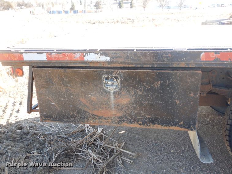 image for item MX9817 2000 Ford F650  Crew Cab flatbed truck