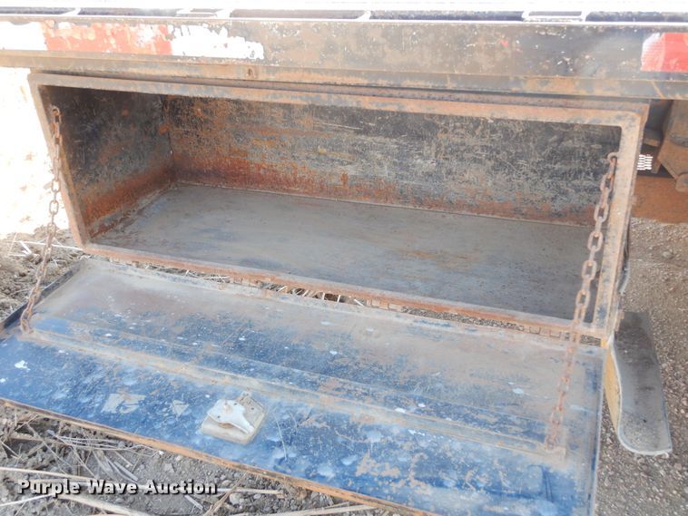 image for item MX9817 2000 Ford F650  Crew Cab flatbed truck