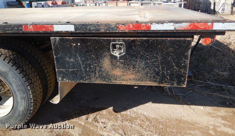 image for item MX9817 2000 Ford F650  Crew Cab flatbed truck