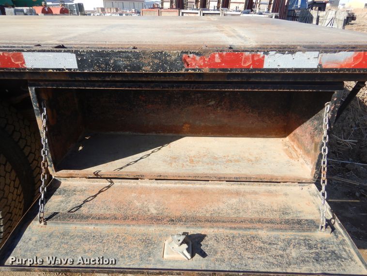 image for item MX9817 2000 Ford F650  Crew Cab flatbed truck