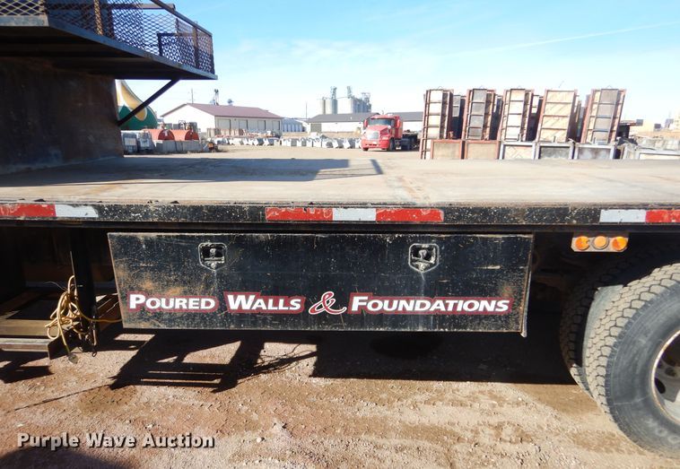 image for item MX9817 2000 Ford F650  Crew Cab flatbed truck