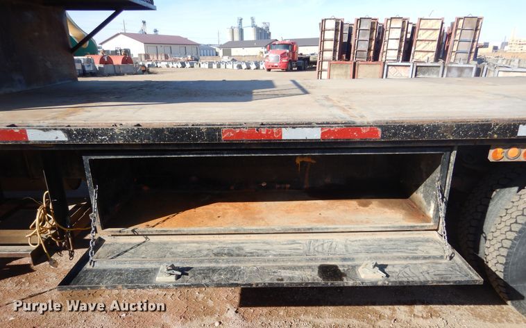 image for item MX9817 2000 Ford F650  Crew Cab flatbed truck