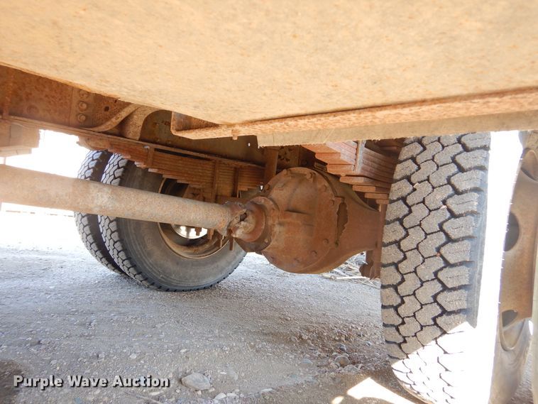 image for item MX9817 2000 Ford F650  Crew Cab flatbed truck