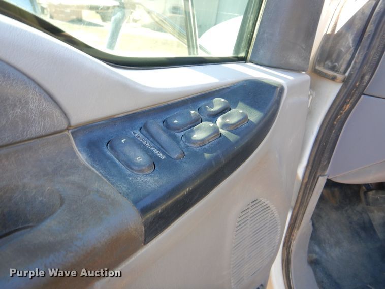 image for item MX9817 2000 Ford F650  Crew Cab flatbed truck