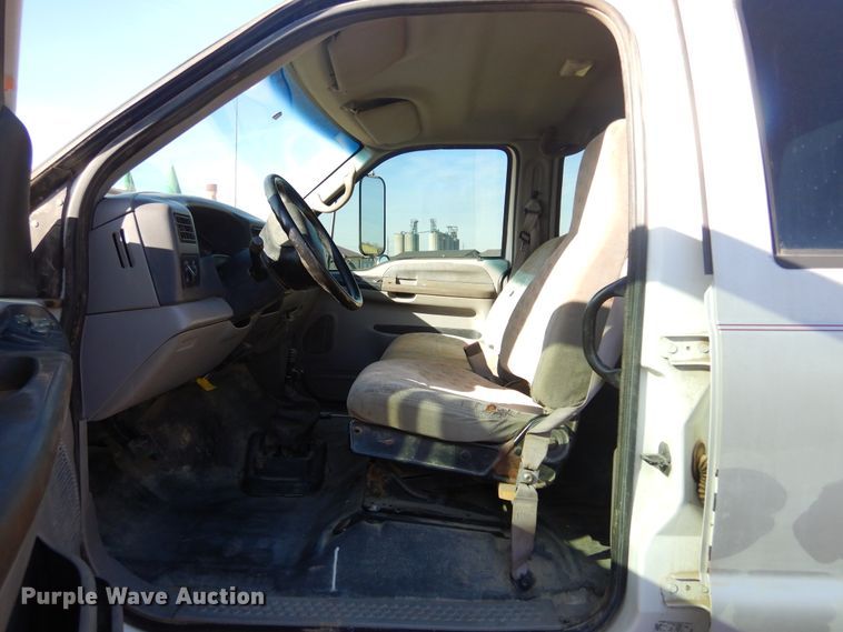 image for item MX9817 2000 Ford F650  Crew Cab flatbed truck