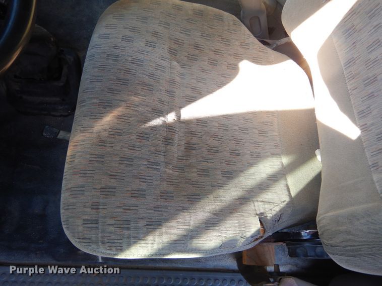 image for item MX9817 2000 Ford F650  Crew Cab flatbed truck