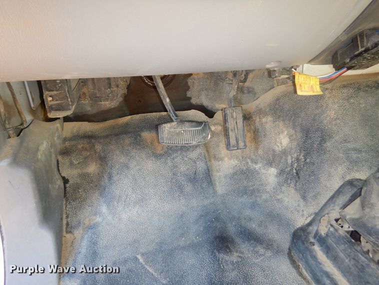 image for item MX9817 2000 Ford F650  Crew Cab flatbed truck