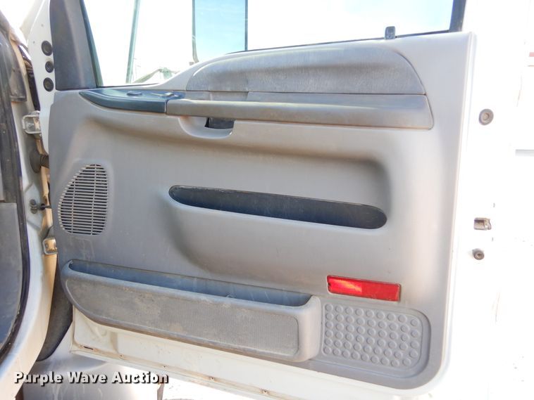 image for item MX9817 2000 Ford F650  Crew Cab flatbed truck