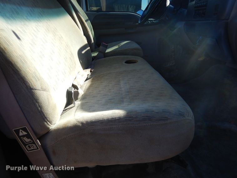 image for item MX9817 2000 Ford F650  Crew Cab flatbed truck