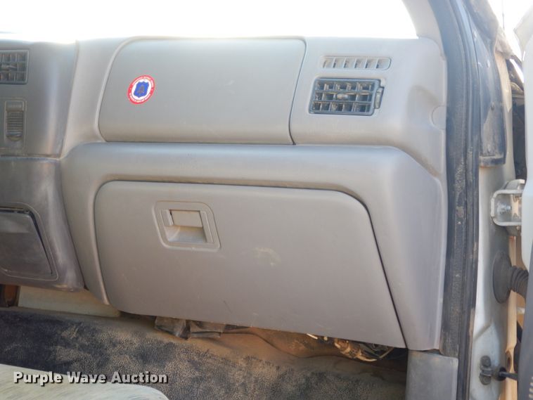 image for item MX9817 2000 Ford F650  Crew Cab flatbed truck