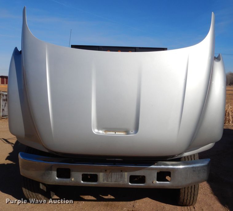 image for item MX9817 2000 Ford F650  Crew Cab flatbed truck