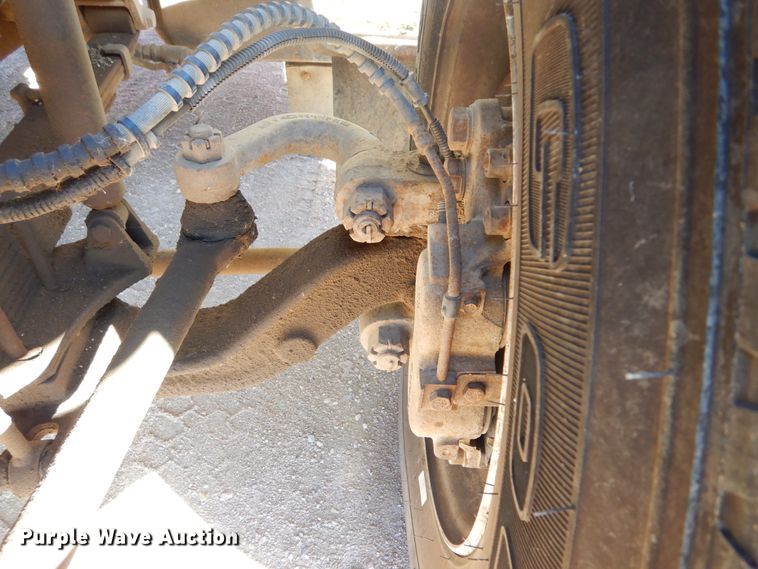 image for item MX9817 2000 Ford F650  Crew Cab flatbed truck