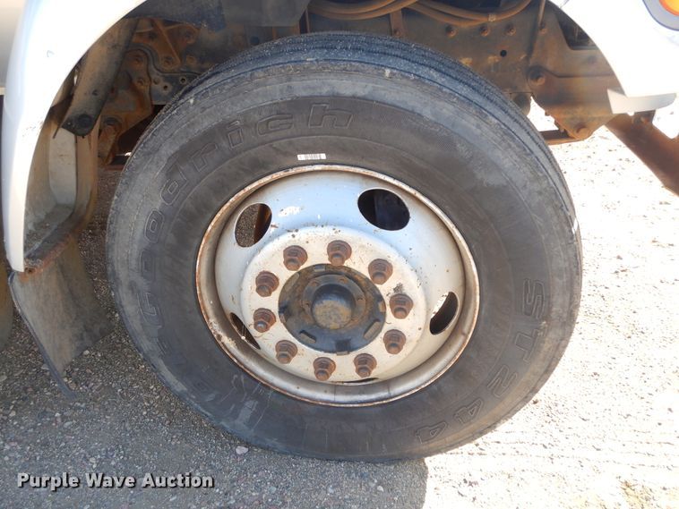 image for item MX9817 2000 Ford F650  Crew Cab flatbed truck