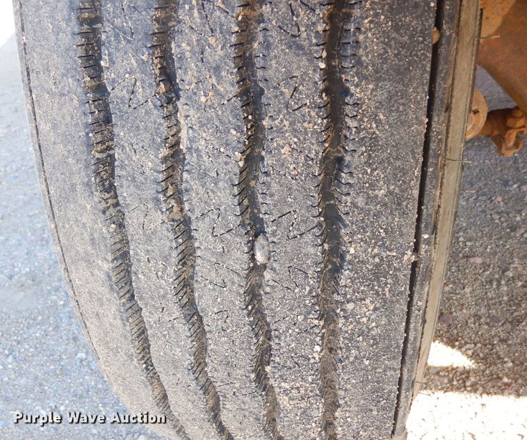 image for item MX9817 2000 Ford F650  Crew Cab flatbed truck