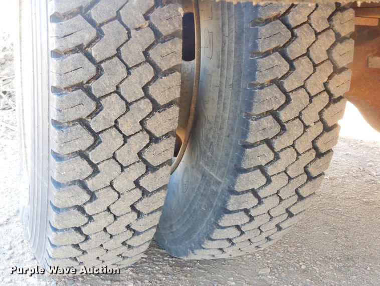 image for item MX9817 2000 Ford F650  Crew Cab flatbed truck