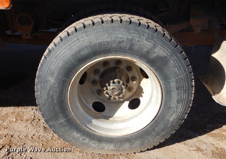 image for item MX9817 2000 Ford F650  Crew Cab flatbed truck