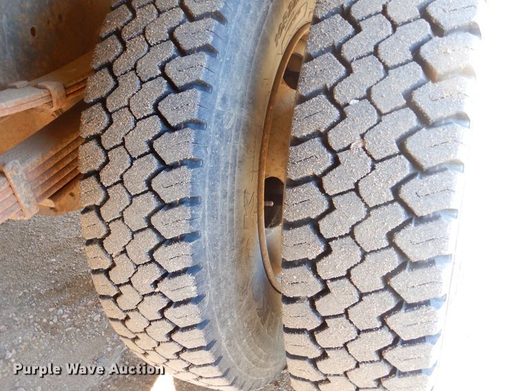 image for item MX9817 2000 Ford F650  Crew Cab flatbed truck