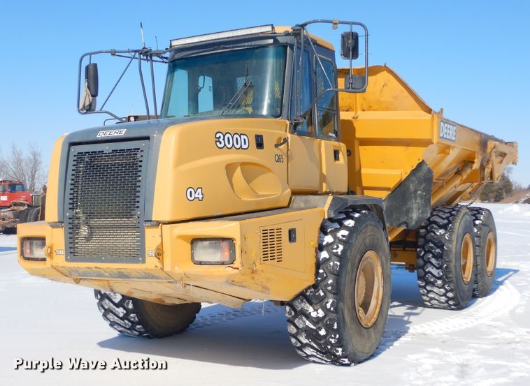 image for item MX9818 2004 John Deere 300D  haul truck