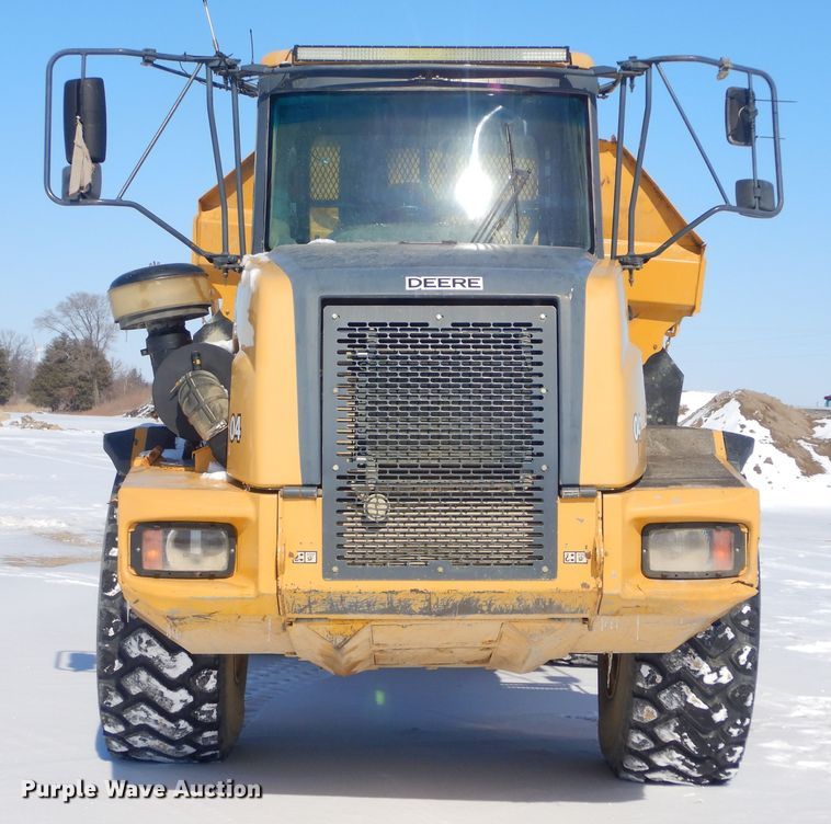 image for item MX9818 2004 John Deere 300D  haul truck