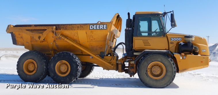 image for item MX9818 2004 John Deere 300D  haul truck
