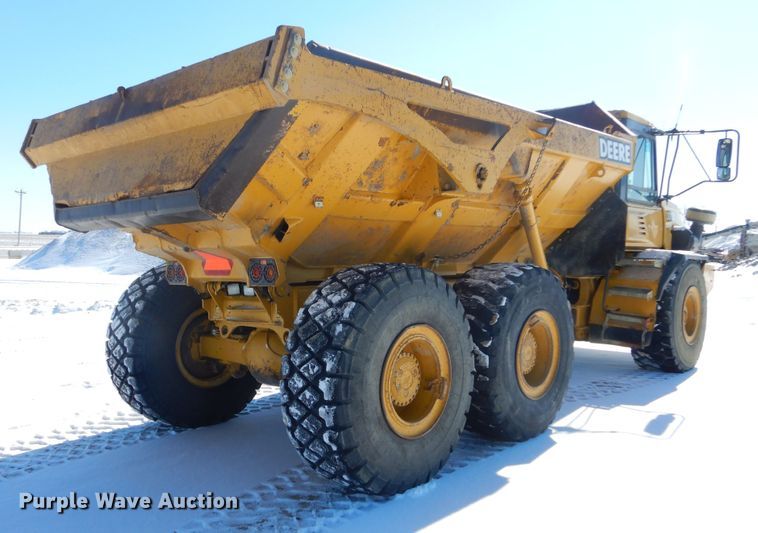 image for item MX9818 2004 John Deere 300D  haul truck