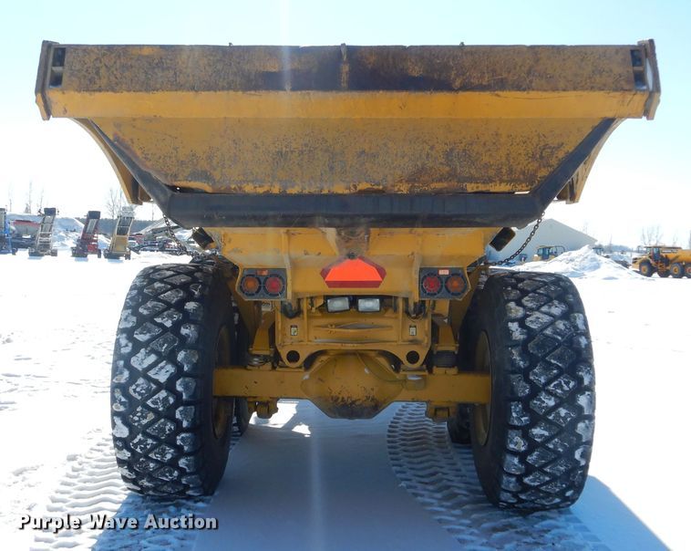 image for item MX9818 2004 John Deere 300D  haul truck