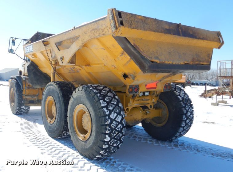 image for item MX9818 2004 John Deere 300D  haul truck
