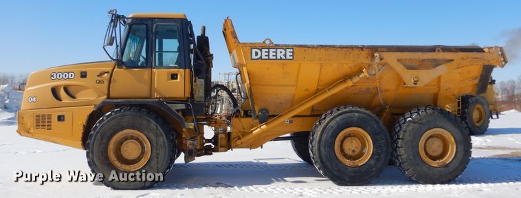 image for item MX9818 2004 John Deere 300D  haul truck