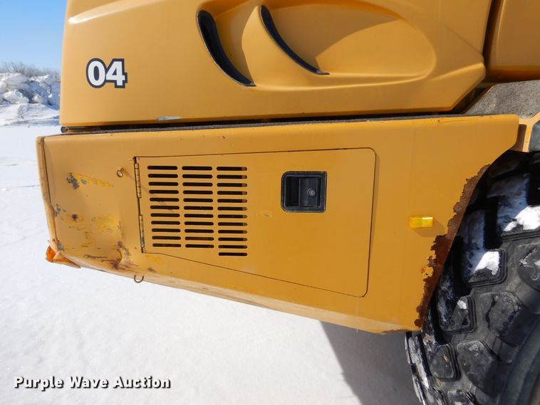 image for item MX9818 2004 John Deere 300D  haul truck