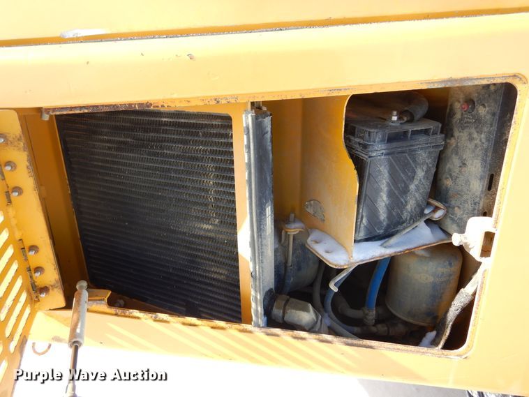 image for item MX9818 2004 John Deere 300D  haul truck