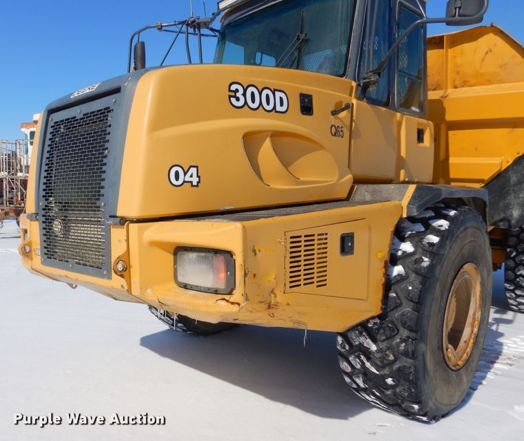 image for item MX9818 2004 John Deere 300D  haul truck