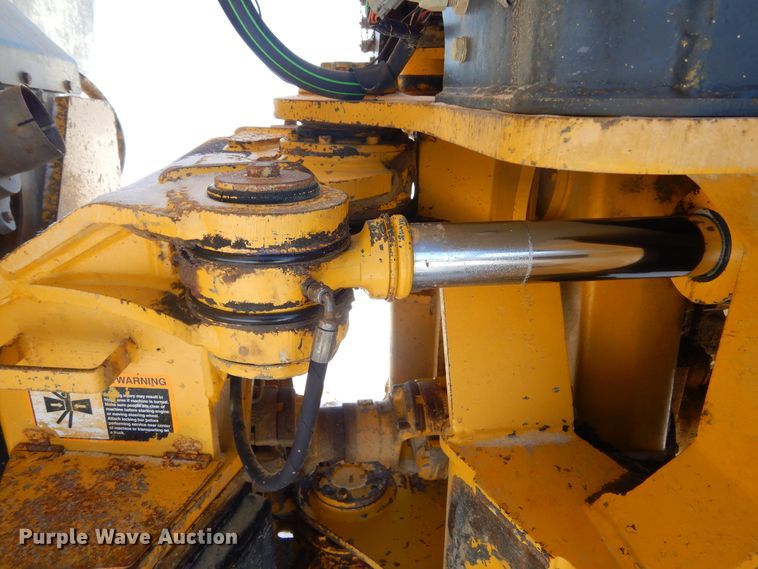 image for item MX9818 2004 John Deere 300D  haul truck