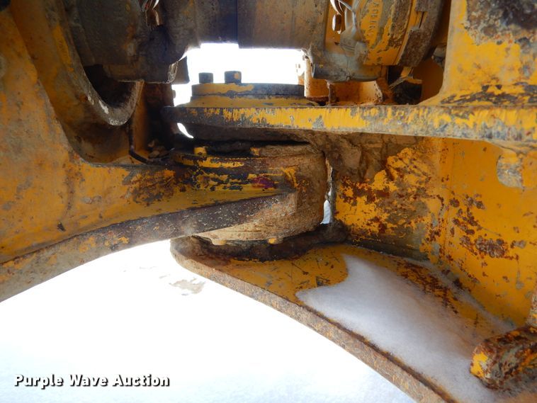 image for item MX9818 2004 John Deere 300D  haul truck