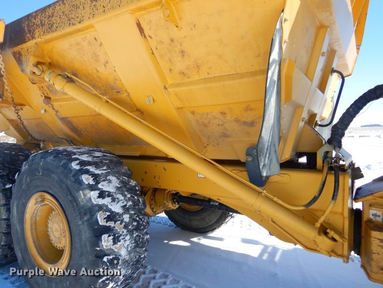 image for item MX9818 2004 John Deere 300D  haul truck