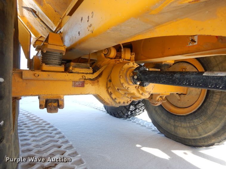 image for item MX9818 2004 John Deere 300D  haul truck