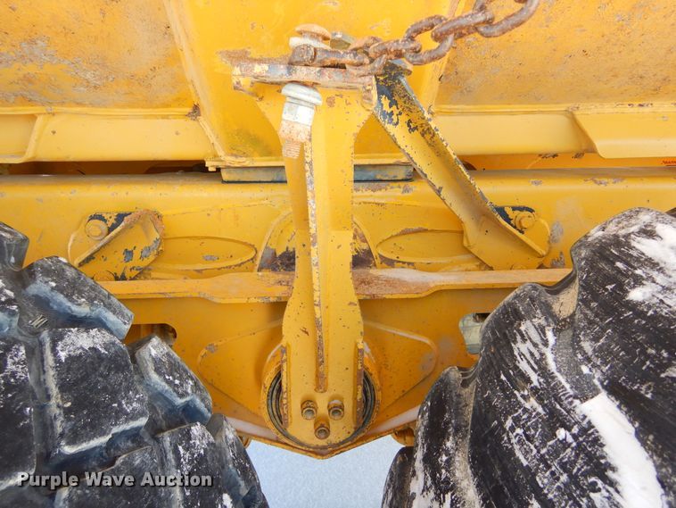 image for item MX9818 2004 John Deere 300D  haul truck