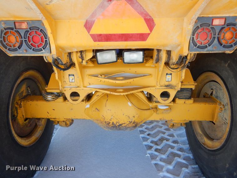 image for item MX9818 2004 John Deere 300D  haul truck