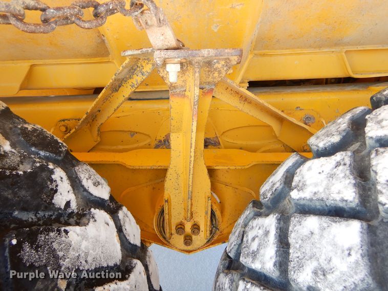 image for item MX9818 2004 John Deere 300D  haul truck