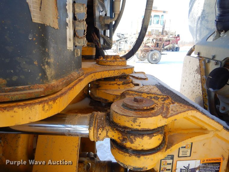 image for item MX9818 2004 John Deere 300D  haul truck