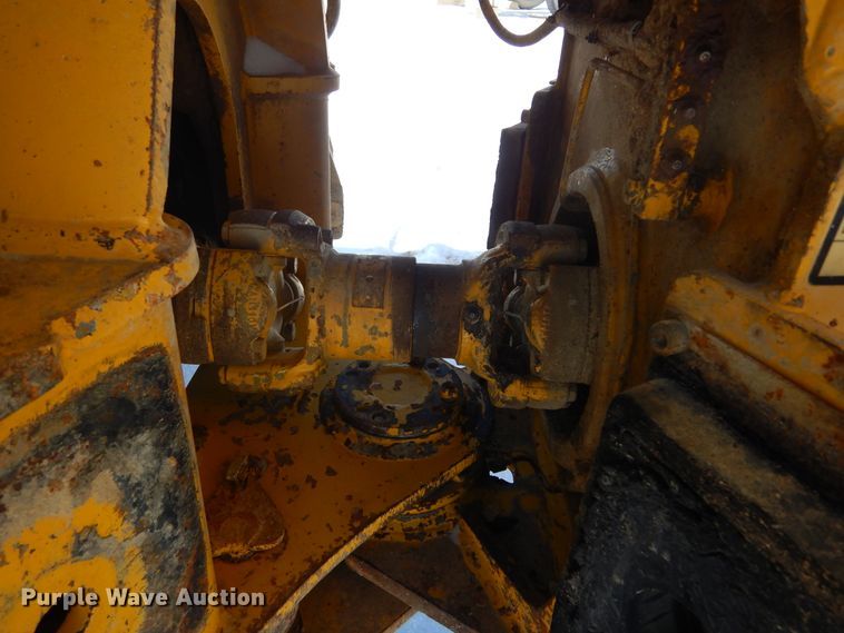 image for item MX9818 2004 John Deere 300D  haul truck