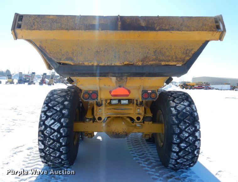 image for item MX9818 2004 John Deere 300D  haul truck