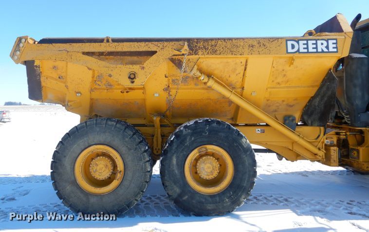 image for item MX9818 2004 John Deere 300D  haul truck