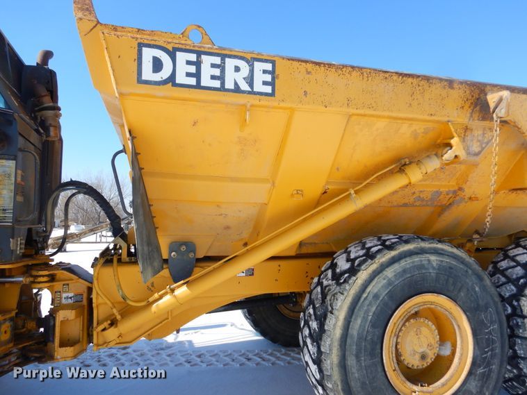 image for item MX9818 2004 John Deere 300D  haul truck