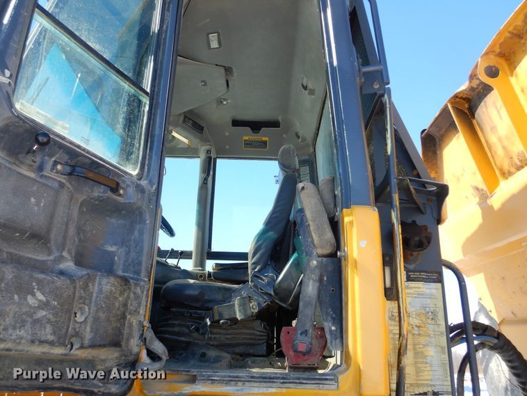 image for item MX9818 2004 John Deere 300D  haul truck