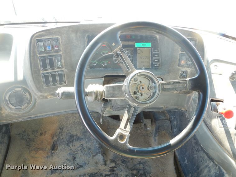 image for item MX9818 2004 John Deere 300D  haul truck