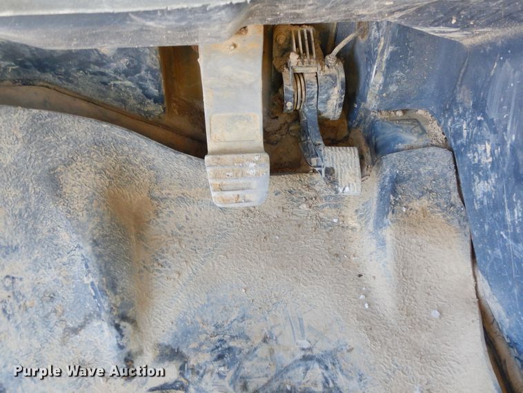 image for item MX9818 2004 John Deere 300D  haul truck