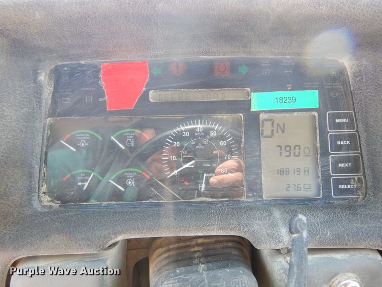 image for item MX9818 2004 John Deere 300D  haul truck