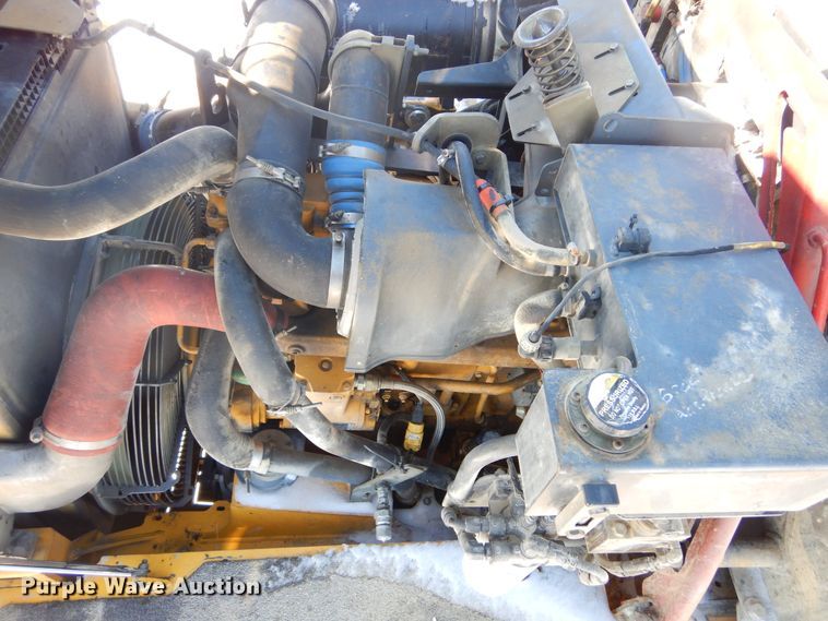 image for item MX9818 2004 John Deere 300D  haul truck